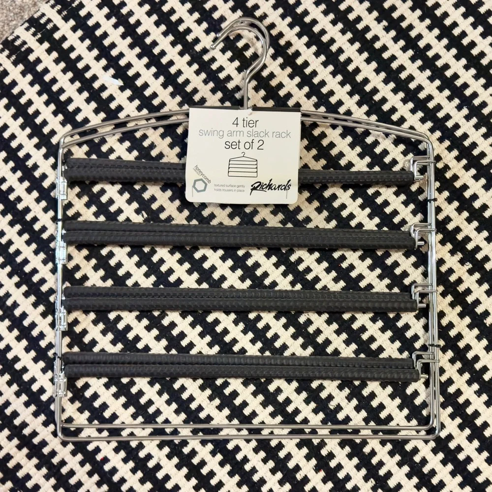 Richards set hangers